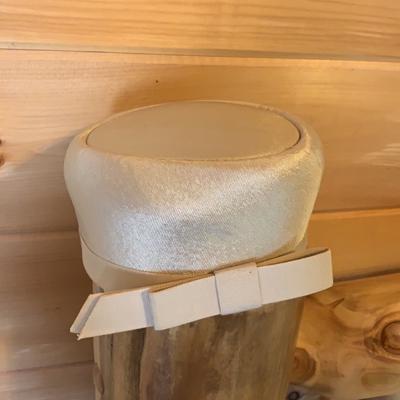 Vintage Mr. John Classic pillbox hat with bow - Picture 4 of 8